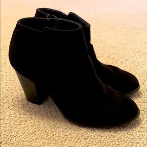 Old Navy black heeled boots SIZE 7